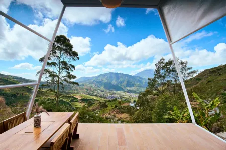 Luxcamp Dieng By Horison Отели рядом с достопримечательностью «Tambi Tea Gardens»