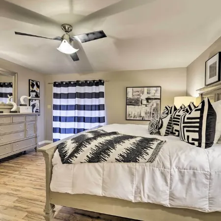 Bright n Breezy Waterfront Lake Granbury Getaway!
