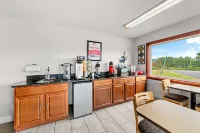Econo Lodge - breakfast