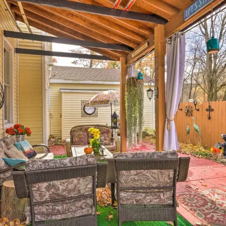 Spacious Victorian Home 1/4 Mi to Holiday Valley!