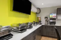 Super 8 by Wyndham Fort McMurray - breakfast
