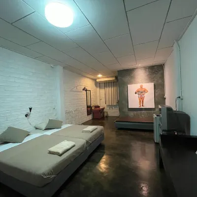 Picasjo House Hotels near Wai Chak Beach