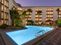 Doubletree by Hilton Fort Myers at Bell Tower Shops Hotels near List Distillery