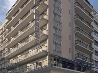 Triton Hotel Piraeus