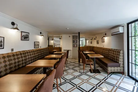 Moss Art Boutique Hotel Отели рядом с достопримечательностью «Площадь Фонтанов»