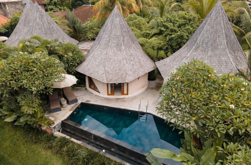 The Sender Pool Suites photo 3