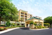 Courtyard Myrtle Beach Barefoot Landing Hotel berhampiran Hall Of Heroes