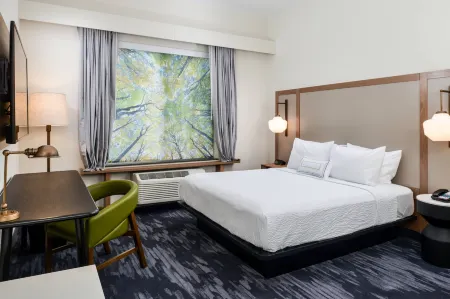 Fairfield Inn & Suites Staunton Отели рядом с достопримечательностью «Публичная библиотека Стонтон»