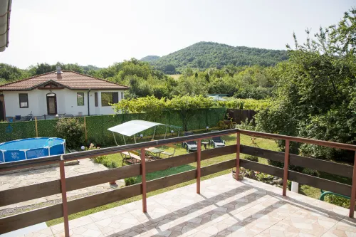 Three Bedroom House with Garden Only 10 km from Veliko Tarnovo فنادق في Natsovtsi