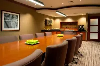 New Orleans Marriott Metairie at Lakeway - parking