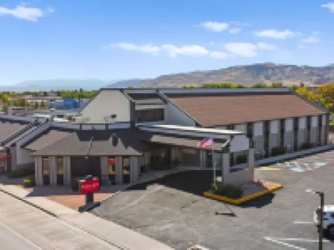 รามาดา โดย วินดัม ริชฟิลด์ UT I-70 โรงแรมในริชฟิลด์