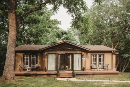 Cottage Near Water Park, Golf and Skiing at Massanutten Resort! Отели рядом с достопримечательностью «Массанаттен Индур Уотерпарк»