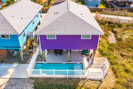 PURPLE PARROT.. HEATED Private Pool! Centrally Located! GOLF CART ZONE!