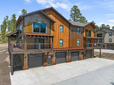 Duplex in popular development, outdoor pool access, paved roads, lots of parking