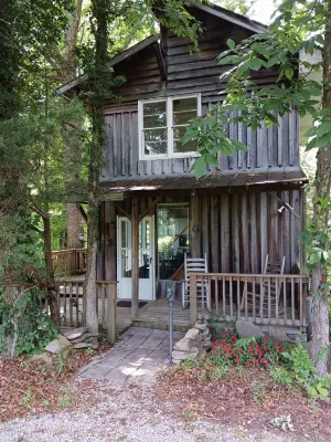 RockinC 120英畝農場內參天林木間小屋 - 小木屋
