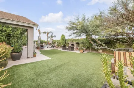 Very private, upgraded family friendly  getaway w/pool & luxurious hot tub!