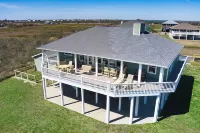 4-Bedroom Family Home Walking Distance to the Beach. 27 Miles of Golf Cart Fun.