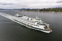 Beach Home w/King & Queen bed + Wi-Fi see Whales/Eagles Minutes to Seattle Ferry