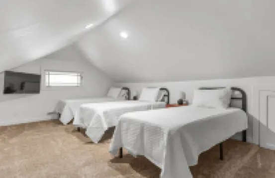 NEW Charming 3bedrm Bungalow on Beautiful Street