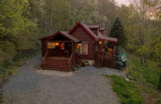 Long Mtn. Views - Covered Porch - Rockers - Fire Pit - Gated - Clean - 5 Stars!