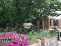 Large and very well furnished apartment in a villa, with garden and pool. D. Hotels in Sassetta