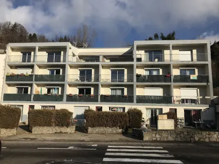 Luxury apartment with terrace on the shores of Lake Chambon overlooking Sancy