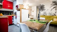 Superb apartment (3pers) air-conditioned, quiet, ideal location in town center