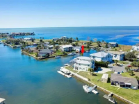 Seascape - WHOLE HOUSE 360 water views, pool, gulf Hotels in Hernando Beach