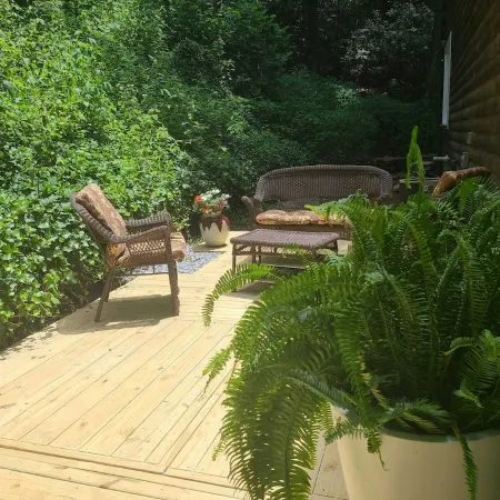 Charming 2Br Highlands Cottage with Cozy Fireplace, 3 Min to Main St & Dry Falls