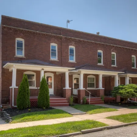 3509 Fabulous Midtown Townhome! Walk to TWO entertainment districts!
