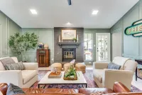 Cozy Designer Family Home Arcade, Park, Tennis, Trails, Pickleball and King bed - بوتيك