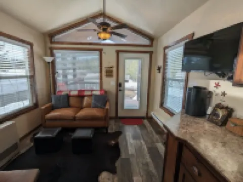 Heigh Ho Tiny Home 30 minutes from Yellowstone