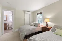 Sebago Breeze Lake House Hotels in Casco