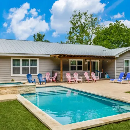 4BDRM W/Private Pool & Hot Tub - Walk to Town Square, Minutes to Wineries!