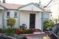 Newly Renovated Madeira Beach Studio Cottage