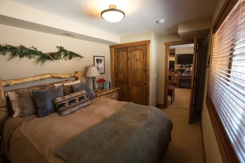 Luxury Apt,  Private Hot Tub, Couples Retreat