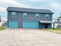 Fishing paradise!!! House on Livingston with private dock!