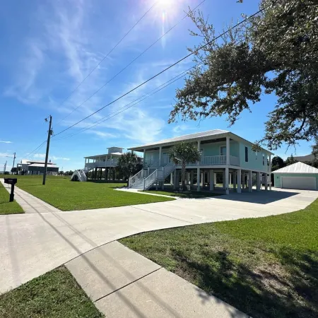Walk to the Beach, Pool Home, Sleeps 8!