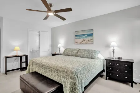 Coastal Cottage-Steps to Siesta Key Beach Отели в г. Сиеста-Ки