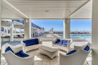 Luxurious WaterColor House Minutes From Seaside and the Beach!