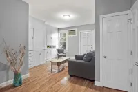 Prime Location!WALK TO WATER & HISTORIC DISTRICT!PRIVATE Large first floor apt! - 2 Sao