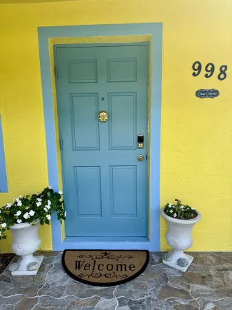 Casa Celeste. Fenced Back Yard. Close to Boat Ramp. Children and Dog Friendly. Отели в г. Martin County