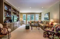 Renovated, refined, immaculate single-story mountain home 2 miles south of Baldy