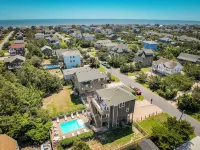 Pet Friendly, fenced in Yard and Huge Pool! Sound Views, 2 min walk to Ocean