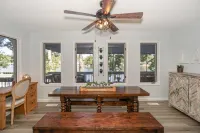 Red Sky Lake House - Tranquility at the lake!