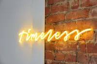 Timeless Loft -OTR -TQL w/ FREE Parking