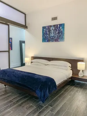 Location Location Location! Comfy Plush Modern Condo in The Center of Everything