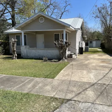 Bait ‘em up Bungalow in Downtown Eaufaula