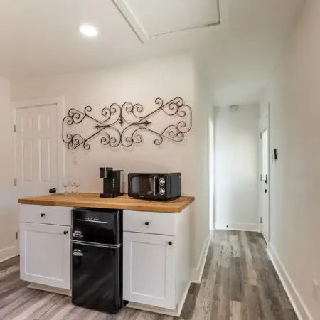 Charming guest studio in the heart of Liberty Hill