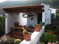Nice country house with terrace, sea and mountains views Hotels in Frontera